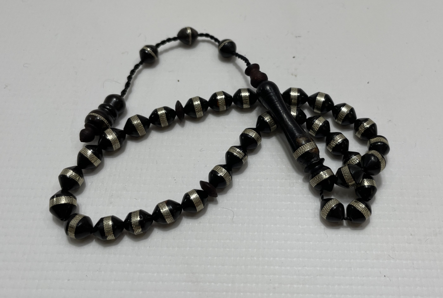 KUKA ÜZERİ GÜMÜŞ SARMA İŞÇİLİKLİ TESBİH