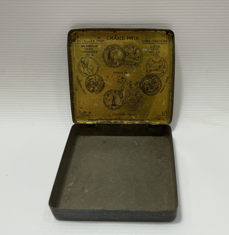 ATATÜRK GÖRSELLİ VE OSMANLICA YAZILI GAZİ SİGARA TABAKASI