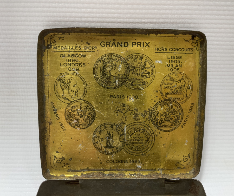 ATATÜRK GÖRSELLİ VE OSMANLICA YAZILI GAZİ SİGARA TABAKASI