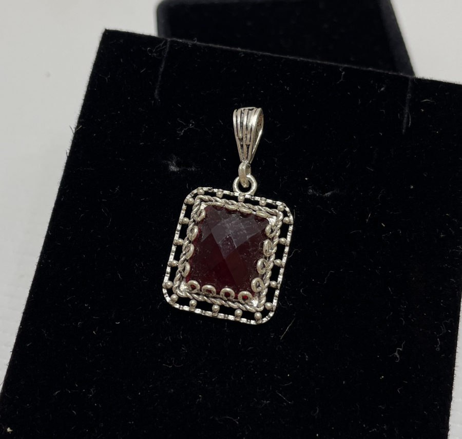 FASETA KESİM TAŞLI GÜMÜŞ KOLYE UCU