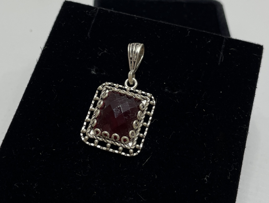 FASETA KESİM TAŞLI GÜMÜŞ KOLYE UCU