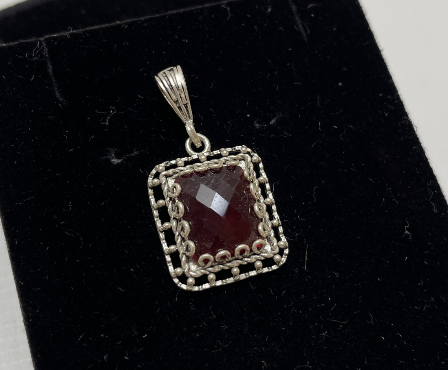 FASETA KESİM TAŞLI GÜMÜŞ KOLYE UCU