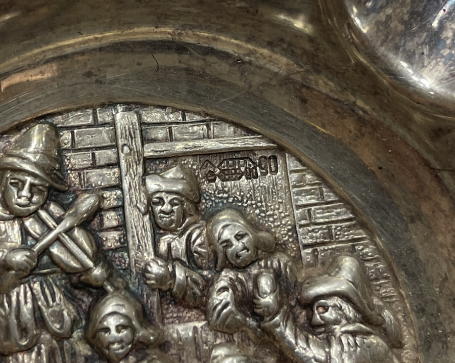 ÜZERİ KABARTMA İŞÇİLİKLİ ANTİKA GÜMÜŞ KÜLLÜK