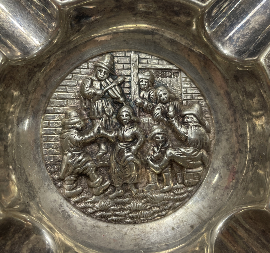 ÜZERİ KABARTMA İŞÇİLİKLİ ANTİKA GÜMÜŞ KÜLLÜK