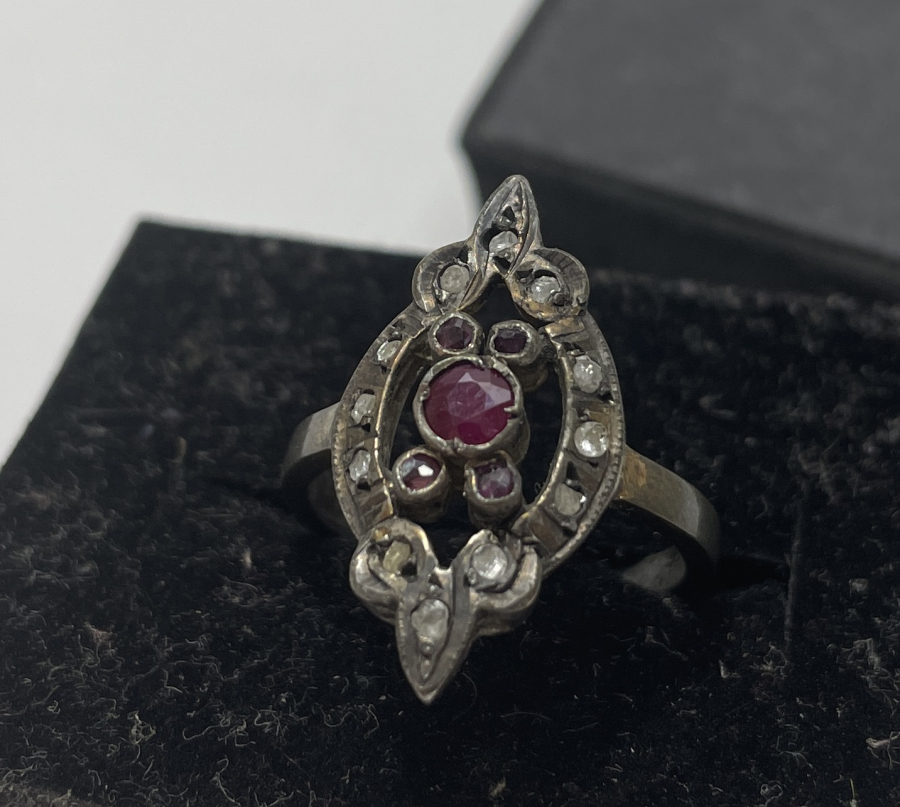 ELMAS VE YAKUT TAŞLI ANTİKA MEKİK YÜZÜK