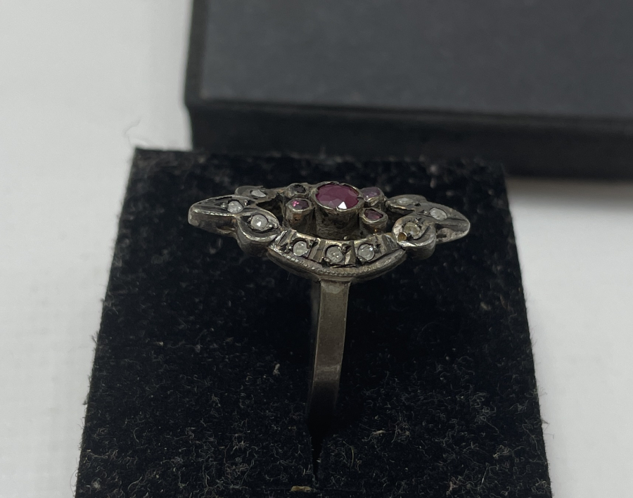 ELMAS VE YAKUT TAŞLI ANTİKA MEKİK YÜZÜK