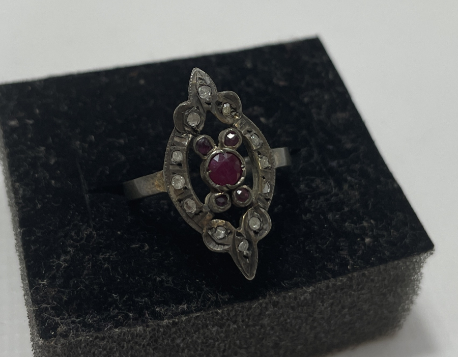 ELMAS VE YAKUT TAŞLI ANTİKA MEKİK YÜZÜK