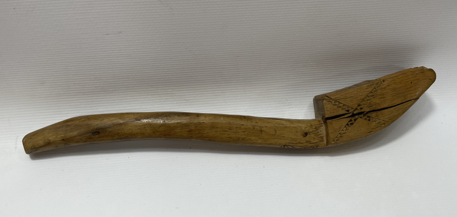 İNSİYALLİ ANTİKA AHŞAPTAN MAMUL PALAN  KİRKİTİ