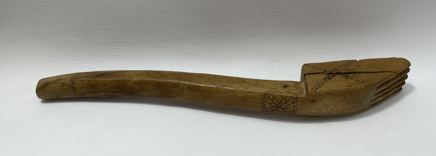 İNSİYALLİ ANTİKA AHŞAPTAN MAMUL PALAN  KİRKİTİ