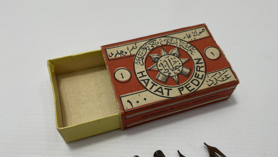 OSMANLI DÖNEMİ ORJİNAL KUTUSUNDA ÜZERLERİ OSMANLICA YAZILI  DİVİT UÇLARI