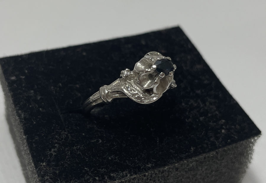 PIRLANTA VE YAKUT TAŞLI YÜZÜK