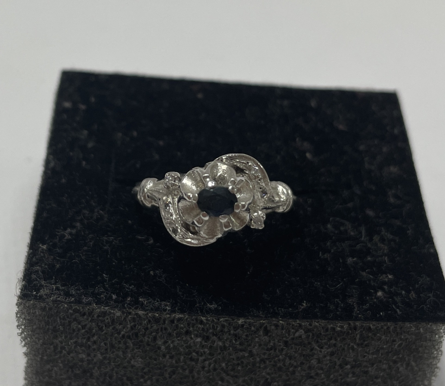 PIRLANTA VE YAKUT TAŞLI YÜZÜK