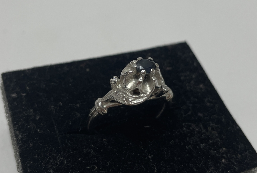 PIRLANTA VE YAKUT TAŞLI YÜZÜK