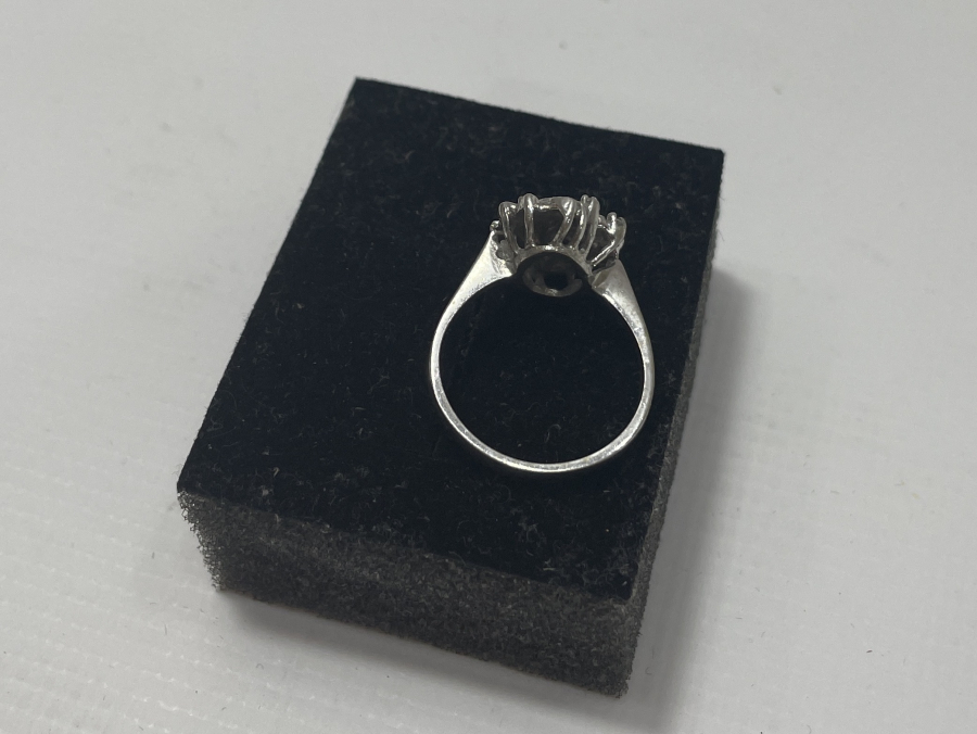 ÜZERİ PIRLANTA VE YAKUT TAŞLARIYLA SÜSLÜ YÜZÜK