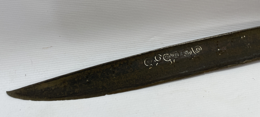 ÜZERİ GÜMÜŞ ÇAKMA İŞÇİLİKLİ YATAĞAN KILICI