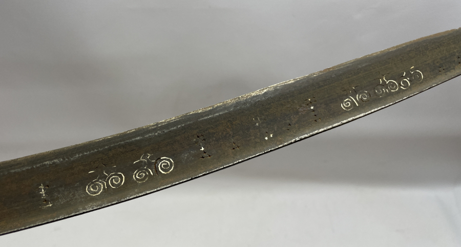 ÜZERİ GÜMÜŞ ÇAKMA İŞÇİLİKLİ YATAĞAN KILICI