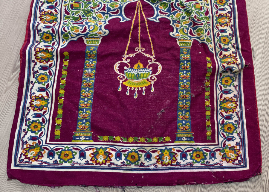 ÜZERİ KABE GÖRSELLİ ANTİKA SECCADE