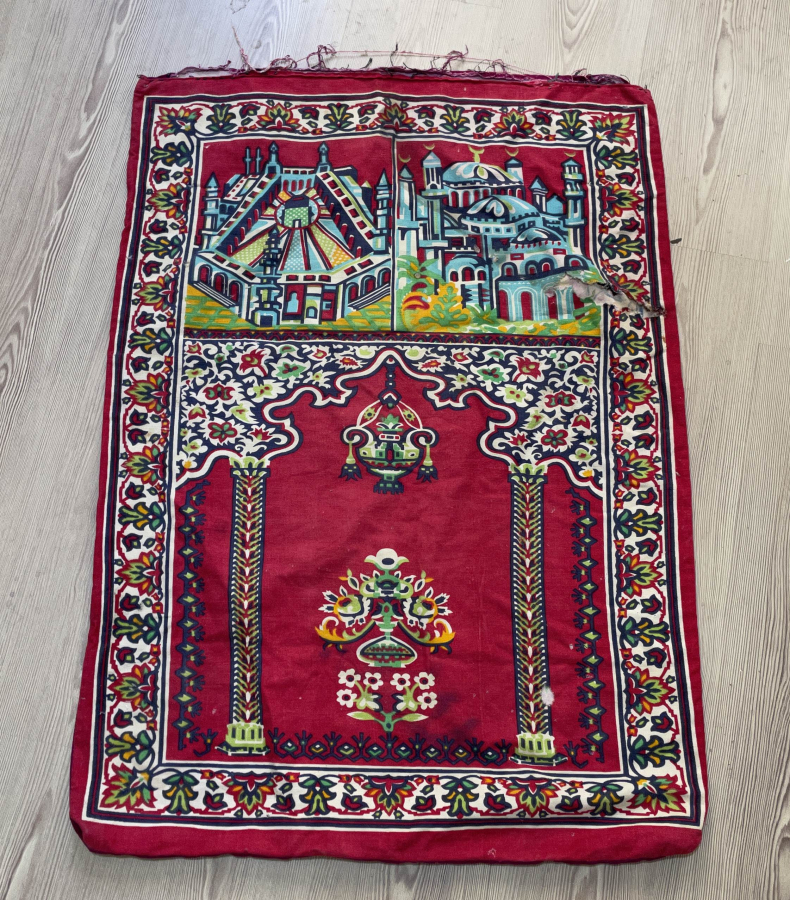 ÜZERİ KABE GÖRSELLİ ANTİKA SECCADE