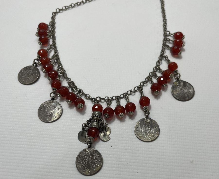 FASETALI AKİKLERDEN VE OSMANLI PARALARINDAN OLUŞAN AŞIK ZİNCİRLİ VE GÜVERCİN SÜSLÜ GERDANLIK