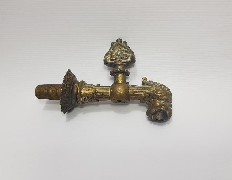 1850'LERDEN AVRUPA YAPIMI ASLAN BAŞLI PİRİNÇ MUSLUK 