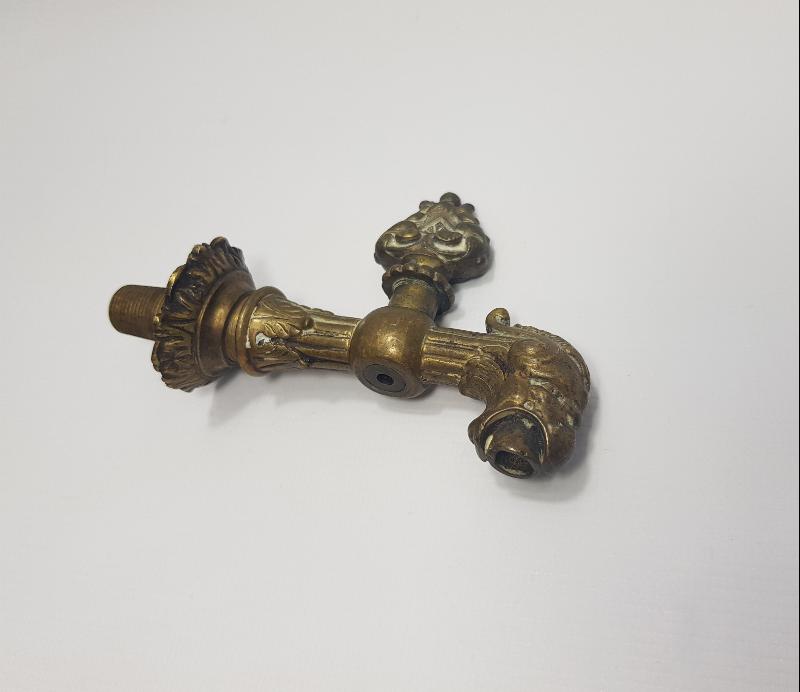 1850'LERDEN AVRUPA YAPIMI ASLAN BAŞLI PİRİNÇ MUSLUK 