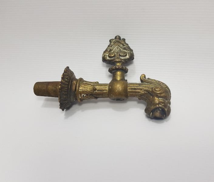 1850'LERDEN AVRUPA YAPIMI ASLAN BAŞLI PİRİNÇ MUSLUK 