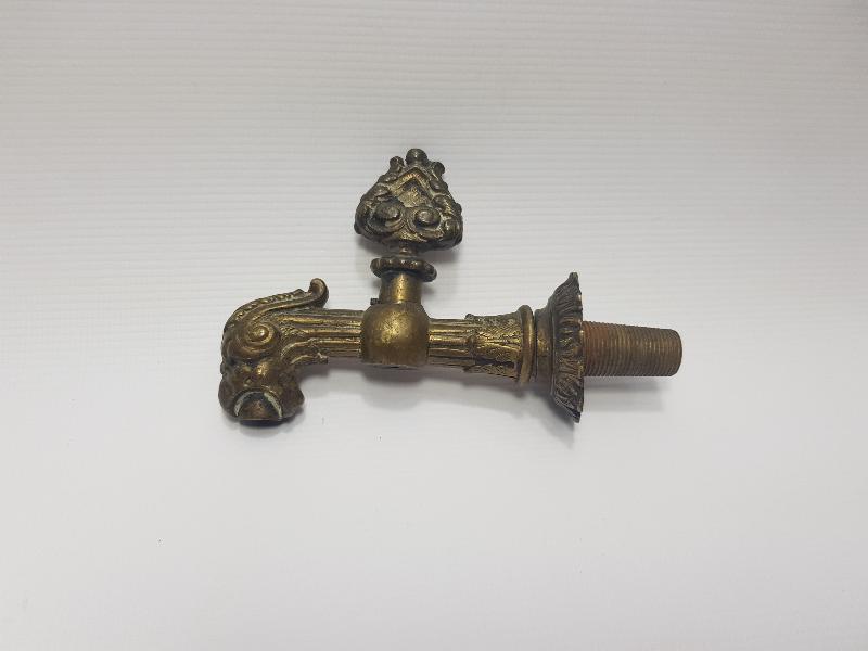 1850'LERDEN AVRUPA YAPIMI ASLAN BAŞLI PİRİNÇ MUSLUK 