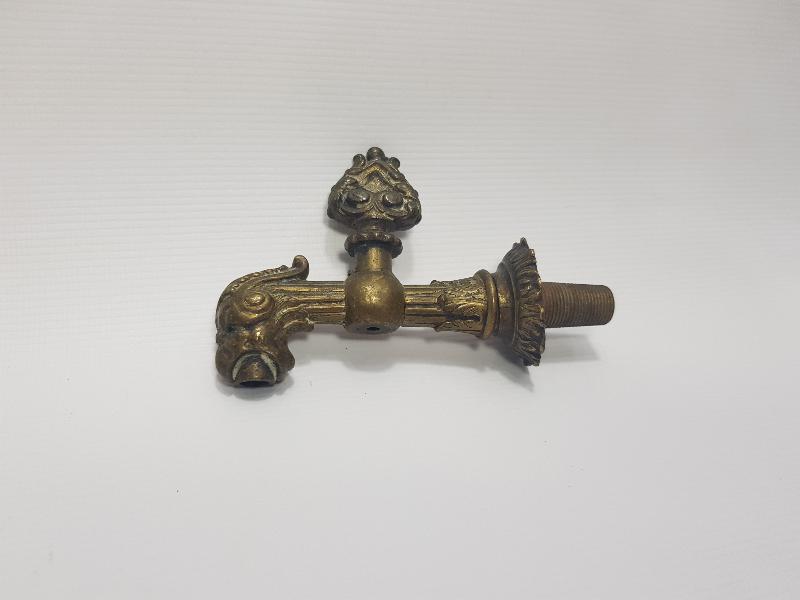 1850'LERDEN AVRUPA YAPIMI ASLAN BAŞLI PİRİNÇ MUSLUK 