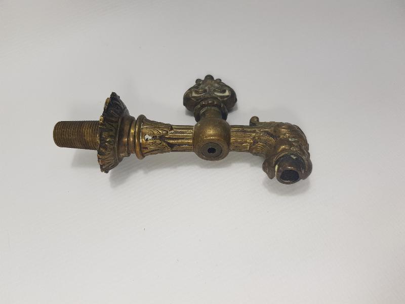 1850'LERDEN AVRUPA YAPIMI ASLAN BAŞLI PİRİNÇ MUSLUK 