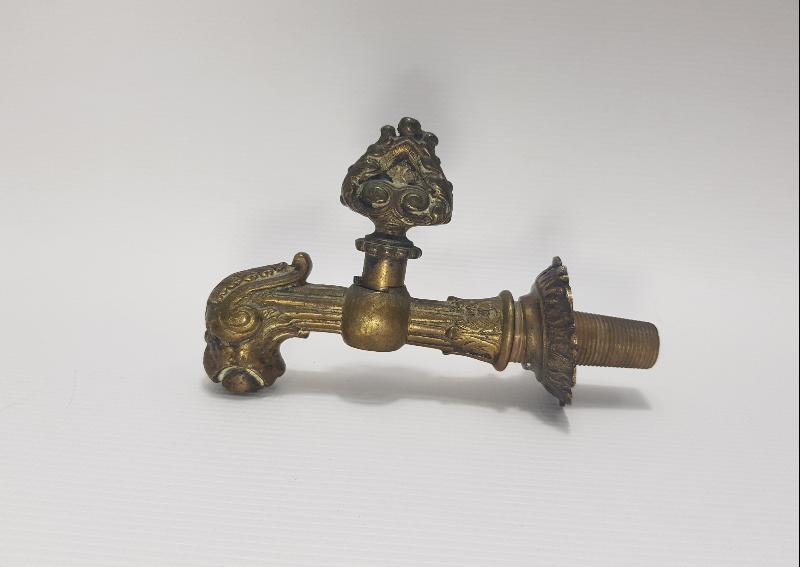 1850'LERDEN AVRUPA YAPIMI ASLAN BAŞLI PİRİNÇ MUSLUK 