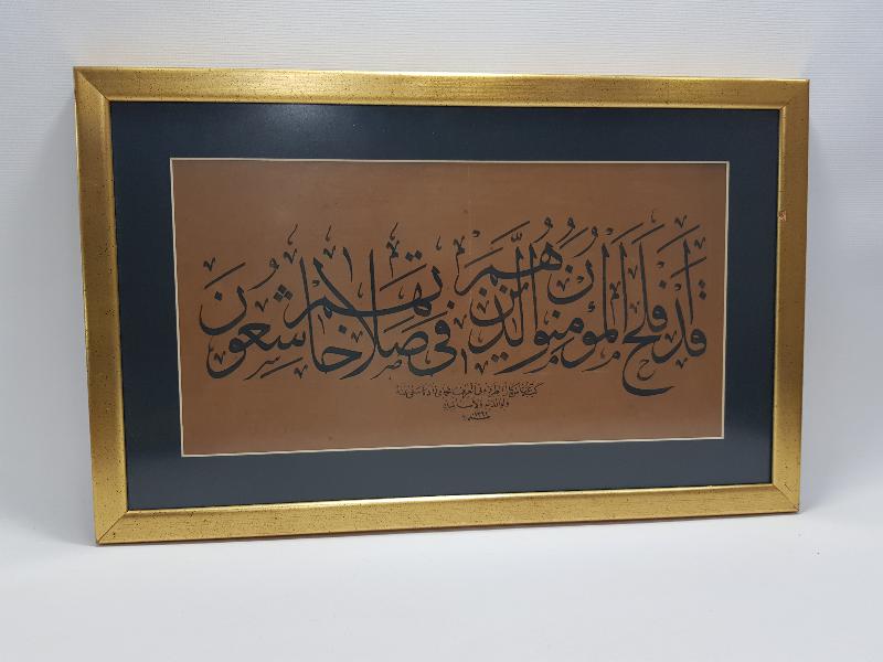 1946 TARİHLİ ABBAS KEMAL EL-TRABZONİ ARİF BİHAMAMİZADE KETEBELİ EL YAZMA HAT LEVHA