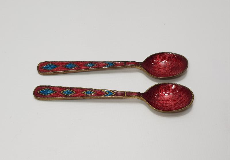 BİR ÇİFT MİNELİ KAŞIK 