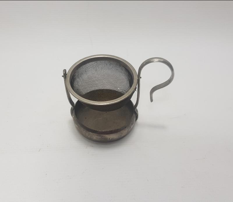 FARKLI FORMDA ANTİKA ÇAY SÜZGECİ 