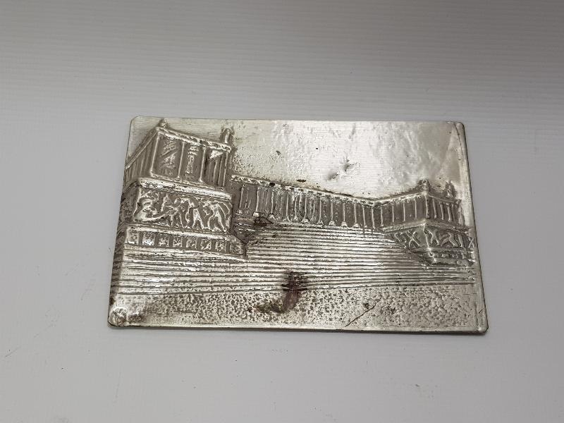 GÜMÜŞ GİYDİRME ZEUS SUNAĞI RÖLYEF