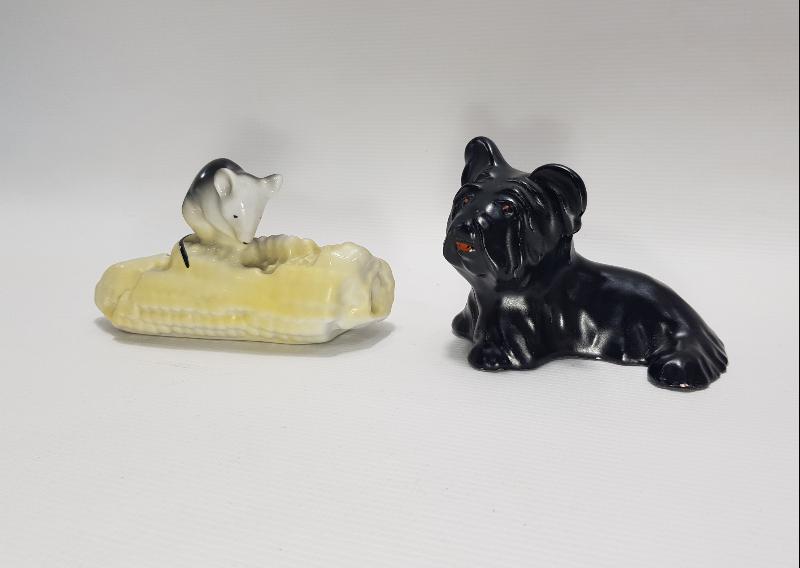 KÖPEK VE MISIR YİYEN FARE TEMALI İKİ ADET PORSELEN BİBLO