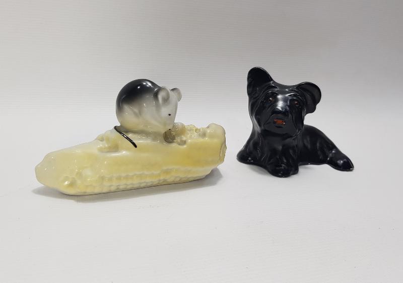 KÖPEK VE MISIR YİYEN FARE TEMALI İKİ ADET PORSELEN BİBLO