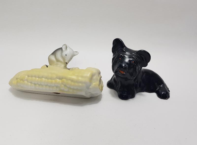 KÖPEK VE MISIR YİYEN FARE TEMALI İKİ ADET PORSELEN BİBLO