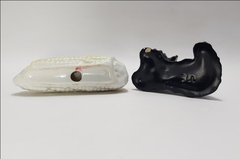 KÖPEK VE MISIR YİYEN FARE TEMALI İKİ ADET PORSELEN BİBLO