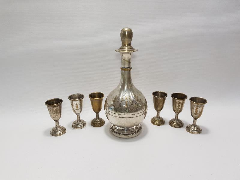 KRALİYET ARMALI İNİSİYALLİ GÜMÜŞ KAPLAMA LİKÖR TAKIMI 