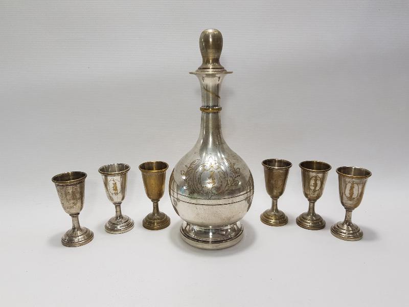 KRALİYET ARMALI İNİSİYALLİ GÜMÜŞ KAPLAMA LİKÖR TAKIMI 