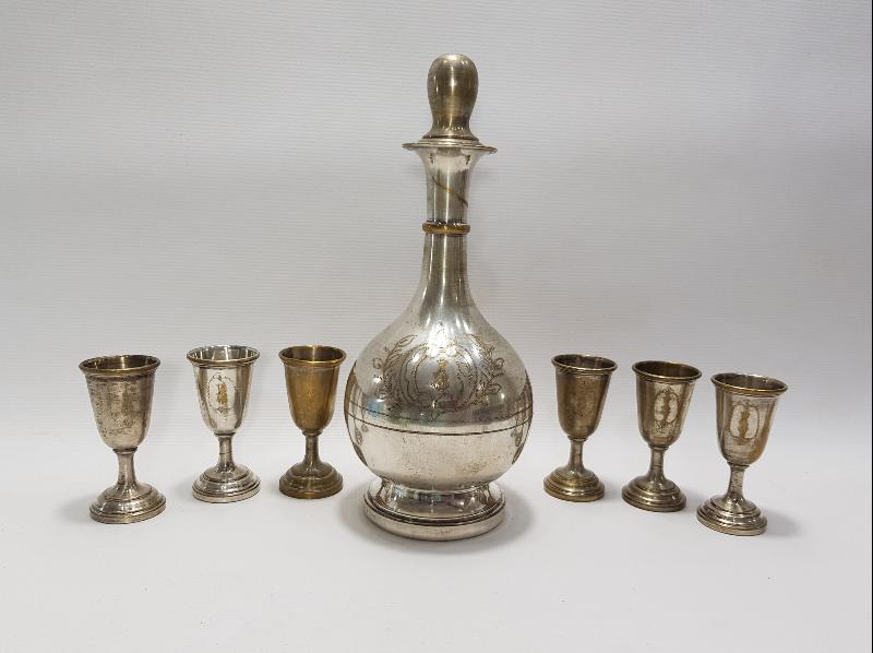 KRALİYET ARMALI İNİSİYALLİ GÜMÜŞ KAPLAMA LİKÖR TAKIMI 