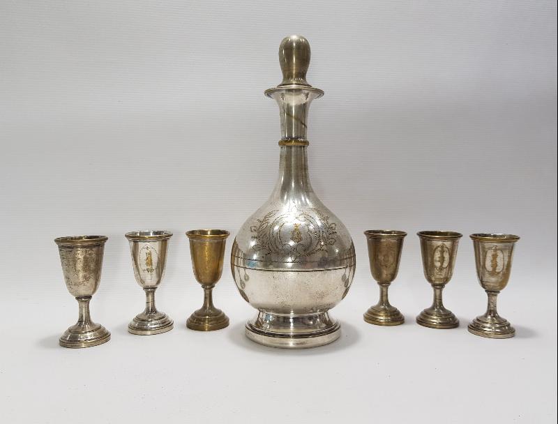 KRALİYET ARMALI İNİSİYALLİ GÜMÜŞ KAPLAMA LİKÖR TAKIMI 