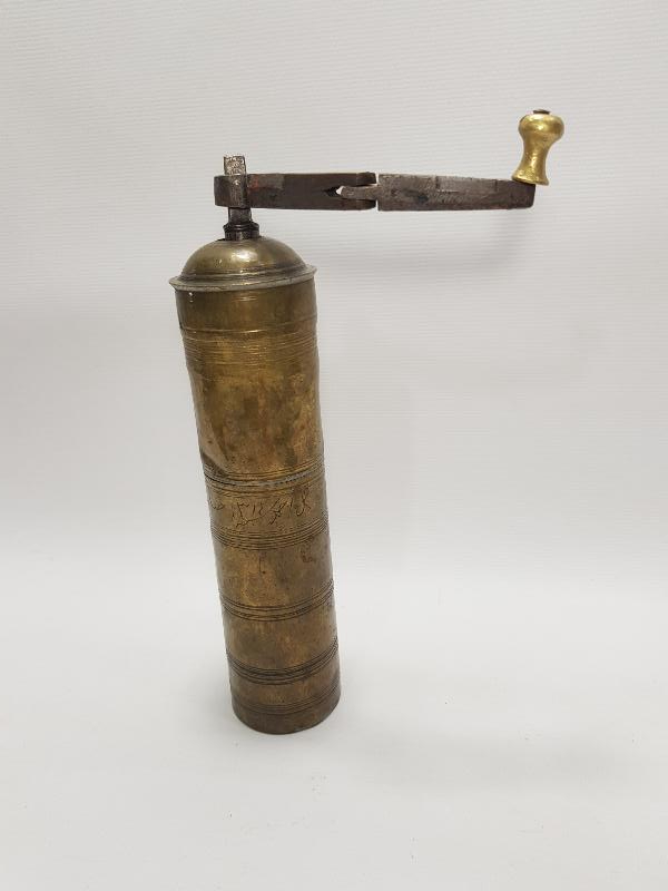 OSMANLICA YAZILI VE TARİHLİ KAHVE DEĞİRMENİ 