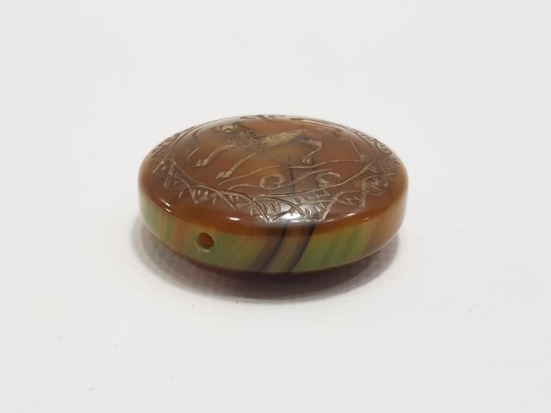 ÜZERİ YAZILI VE KURT RESİMLİ AKİK TAŞ