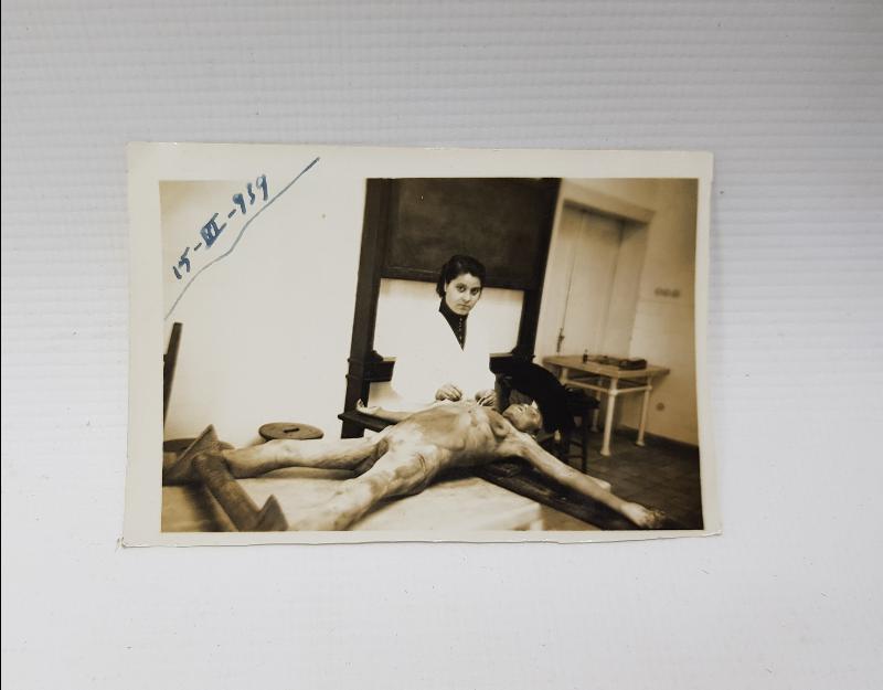 5 ADET FOTOĞRAF LOTU: 1939 TIP ÖĞRENCİLERİ KADAVRA İNCELİYOR