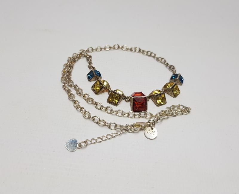 DEĞERLİ TAŞLARLA SÜSLÜ GÜMÜŞ KOLYE 