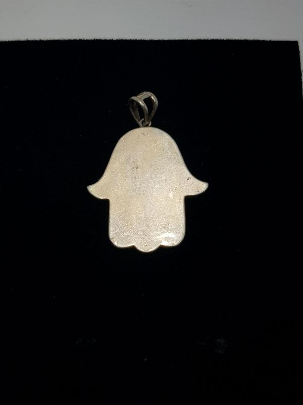 FATMA ANANIN ELİ FORMLU ÜZERİ DUA YAZILI GÜMÜŞ TILSIM KOLYE UCU