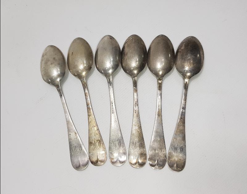 MASAL KARAKTERLERİYLE SÜSLÜ GÜMÜŞ TATLI KAŞIĞI SETİ 