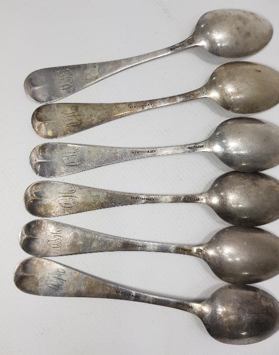 MASAL KARAKTERLERİYLE SÜSLÜ GÜMÜŞ TATLI KAŞIĞI SETİ 