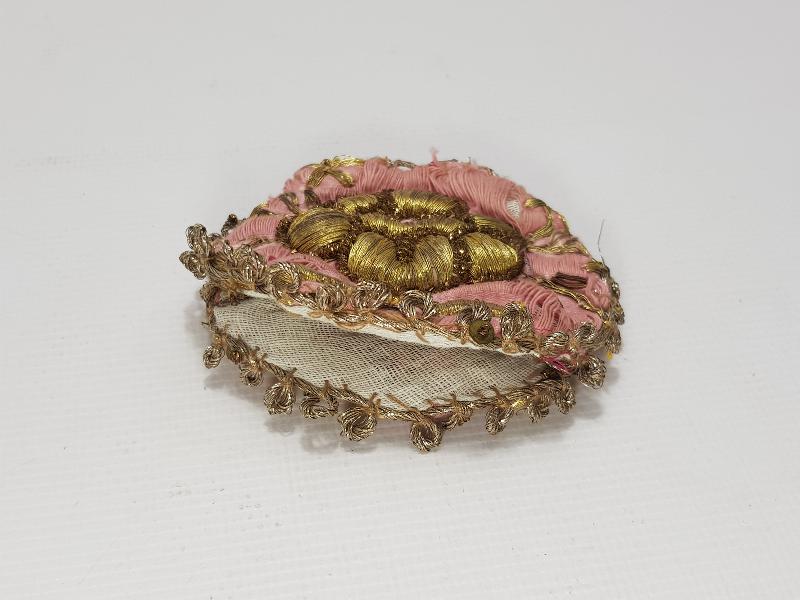 OSMANLI DÖNEMİ ALTIN SIRMA İŞLEMELİ İPEK CEP SAATİ KESESİ